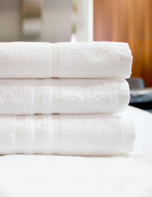 asciugamani-bianchi-hotel