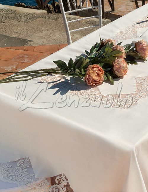 corredo-sposa-tovaglia-in-lino-aurora-dettaglio