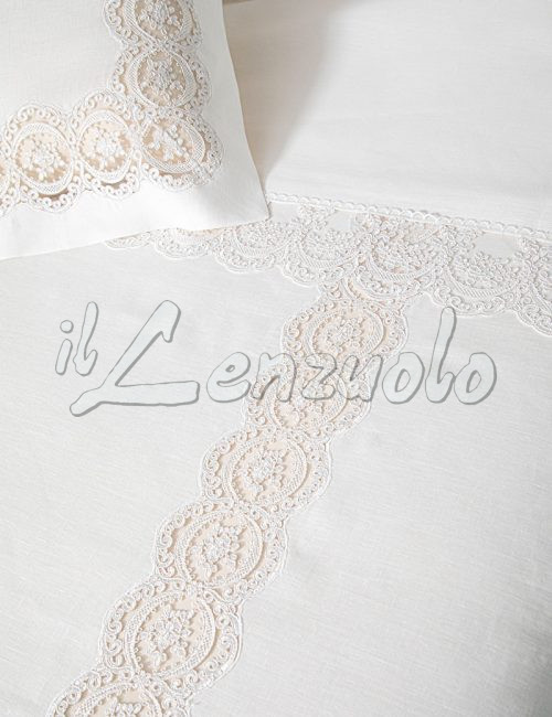 Corredo sposa: Copriletto lenzuola matrimoniali cuscino arredo con pizzo